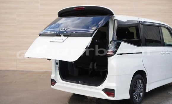 Buy Used 2022 Toyota Voxy in Dhaka, Dhaka Buy Used 2022 Toyota Voxy in Dhaka, Dhaka