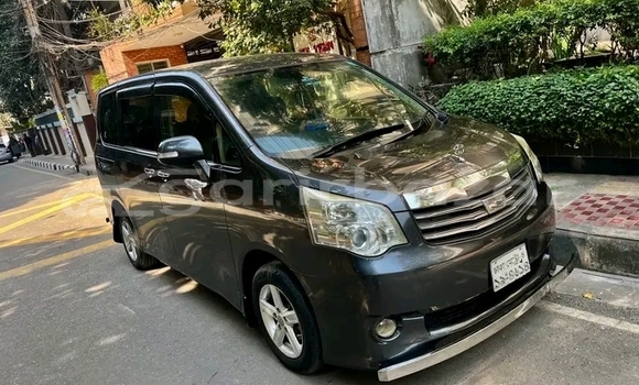 Buy Used Toyota Noah g grade hybrid 2019 in Baniachang, Habiganj Buy Used Toyota Noah g grade hybrid 2019 in Baniachang, Habiganj