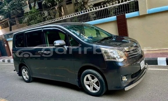 Buy Used Toyota Noah hyb g 2 door power 2020 in Baniachang, Habiganj Buy Used Toyota Noah hyb g 2 door power 2020 in Baniachang, Habiganj