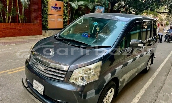 Buy Used Toyota Noah hyb g 2 door power 2020 in Baniachang, Habiganj Buy Used Toyota Noah hyb g 2 door power 2020 in Baniachang, Habiganj