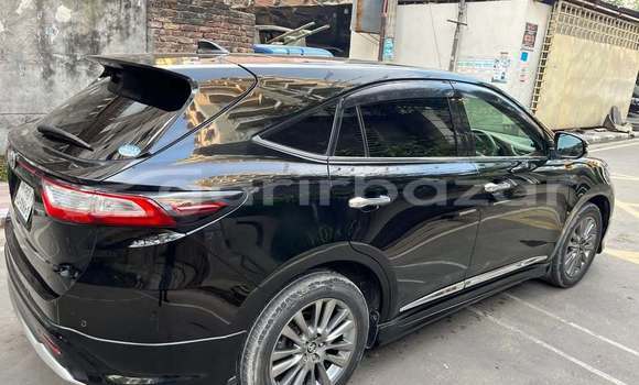 Buy Used 2017 Toyota Harrier in Dhaka, Dhaka Buy Used 2017 Toyota Harrier in Dhaka, Dhaka