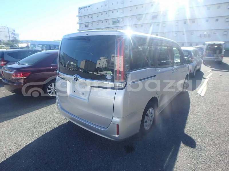Big with watermark toyota noah dhaka dhaka 47598