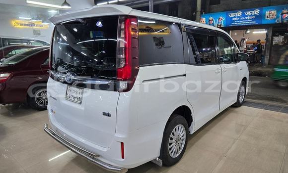 Buy Used 2014 Toyota Esquire in Dhaka, Dhaka Buy Used 2014 Toyota Esquire in Dhaka, Dhaka