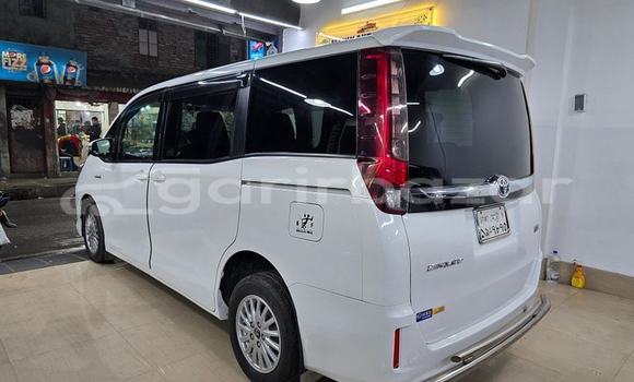 Buy Used 2014 Toyota Esquire in Dhaka, Dhaka Buy Used 2014 Toyota Esquire in Dhaka, Dhaka