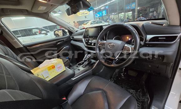 Buy Used 2022 Toyota Highlander in Dhaka, Dhaka Buy Used 2022 Toyota Highlander in Dhaka, Dhaka