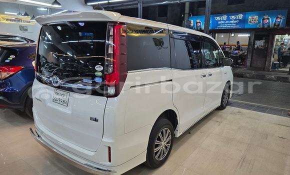 Buy Used 2015 Toyota Esquire in Dhaka, Dhaka Buy Used 2015 Toyota Esquire in Dhaka, Dhaka