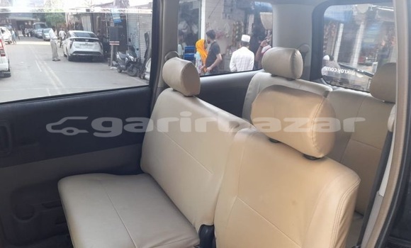 Buy Used 2002 Toyota Noah in Dhaka, Dhaka Buy Used 2002 Toyota Noah in Dhaka, Dhaka