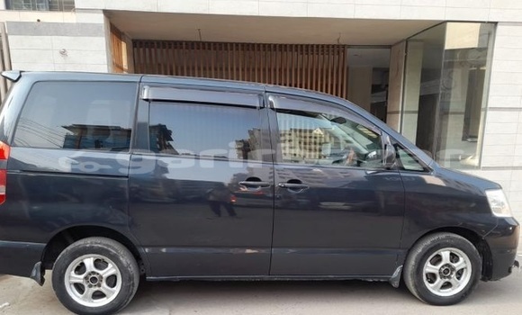 Buy Used 2002 Toyota Noah in Dhaka, Dhaka Buy Used 2002 Toyota Noah in Dhaka, Dhaka