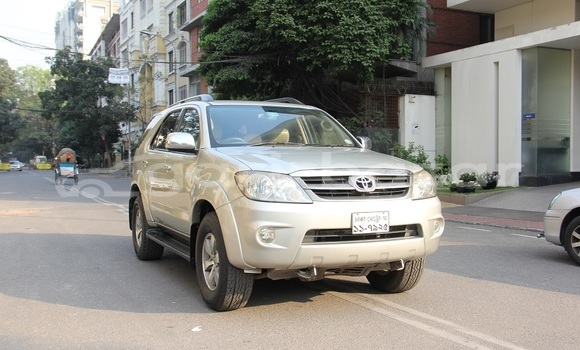 Buy Used 2006 Toyota Fortuner in Dhaka, Dhaka