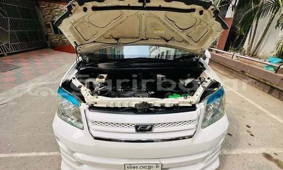 Buy Used 2005 Toyota Noah in Dhaka, Dhaka Buy Used 2005 Toyota Noah in Dhaka, Dhaka