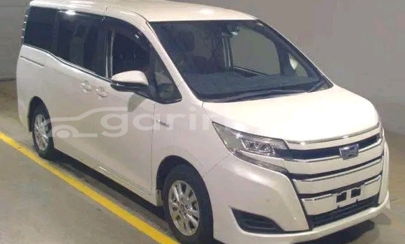 Buy Used Toyota Noah 2004 in Bajitpur, Kishorganj Buy Used Toyota Noah 2004 in Bajitpur, Kishorganj