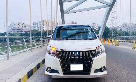 কেনা ব্যবহৃত Toyota Esquire White গাড়ী মধ্যে ঢাকা মধ্যে Dhaka কেনা ব্যবহৃত Toyota Esquire White গাড়ী মধ্যে ঢাকা মধ্যে Dhaka