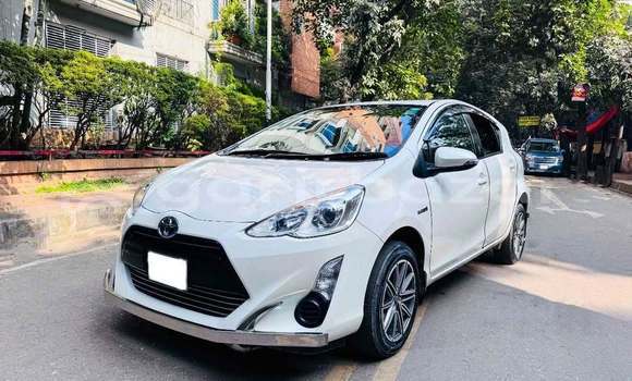 কেনা ব্যবহৃত Toyota Aqua White গাড়ী মধ্যে ঢাকা মধ্যে Dhaka কেনা ব্যবহৃত Toyota Aqua White গাড়ী মধ্যে ঢাকা মধ্যে Dhaka