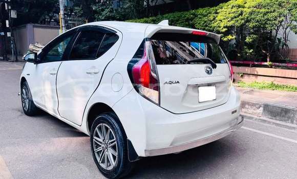 কেনা ব্যবহৃত Toyota Aqua White গাড়ী মধ্যে ঢাকা মধ্যে Dhaka কেনা ব্যবহৃত Toyota Aqua White গাড়ী মধ্যে ঢাকা মধ্যে Dhaka