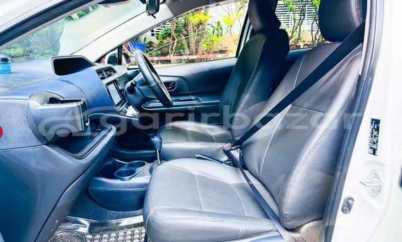 কেনা ব্যবহৃত Toyota Aqua White গাড়ী মধ্যে ঢাকা মধ্যে Dhaka কেনা ব্যবহৃত Toyota Aqua White গাড়ী মধ্যে ঢাকা মধ্যে Dhaka