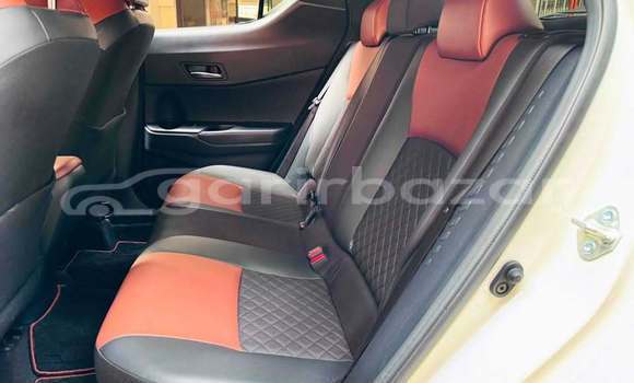 কেনা ব্যবহৃত Toyota C-HR White গাড়ী মধ্যে ঢাকা মধ্যে Dhaka কেনা ব্যবহৃত Toyota C-HR White গাড়ী মধ্যে ঢাকা মধ্যে Dhaka