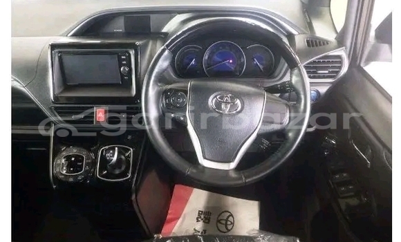 Buy Used Toyota Esquire petrol/octan gi (tv) 2019 in Bajitpur, Kishorganj Buy Used Toyota Esquire petrol/octan gi (tv) 2019 in Bajitpur, Kishorganj
