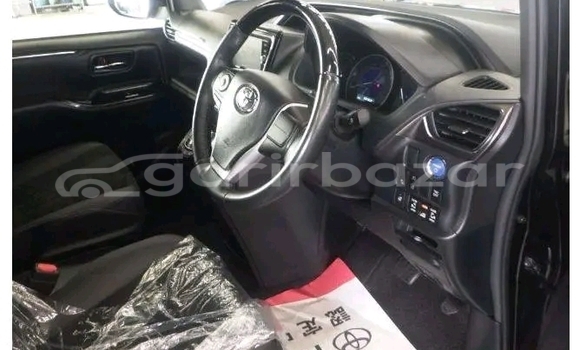 Buy Used Toyota Esquire petrol/octan gi (tv) 2019 in Bajitpur, Kishorganj Buy Used Toyota Esquire petrol/octan gi (tv) 2019 in Bajitpur, Kishorganj