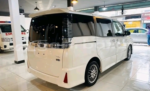 Buy Used Toyota Voxy hybrid v 2019 in Bajitpur, Kishorganj Buy Used Toyota Voxy hybrid v 2019 in Bajitpur, Kishorganj