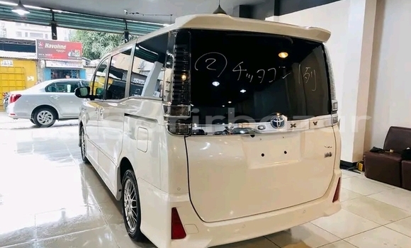 Buy Used Toyota Voxy hybrid v 2019 in Bajitpur, Kishorganj Buy Used Toyota Voxy hybrid v 2019 in Bajitpur, Kishorganj