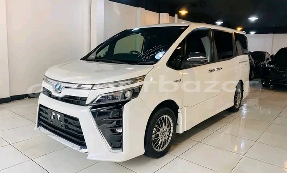 Buy Used Toyota Voxy hybrid v 2019 in Bajitpur, Kishorganj Buy Used Toyota Voxy hybrid v 2019 in Bajitpur, Kishorganj