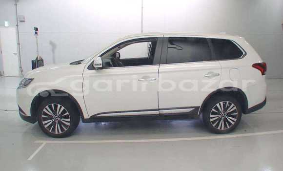 Buy Used 2018 Mitsubishi Outlandar in Dhaka, Dhaka Buy Used 2018 Mitsubishi Outlandar in Dhaka, Dhaka