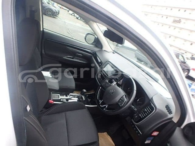 Big with watermark mitsubishi outlandar dhaka dhaka 48010