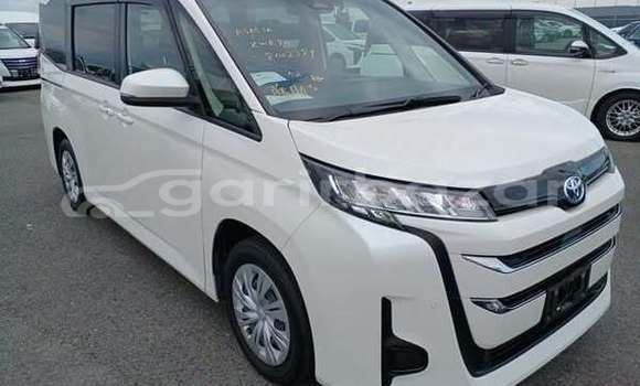 Buy Used 2022 Toyota Noah in Dhaka, Dhaka Buy Used 2022 Toyota Noah in Dhaka, Dhaka