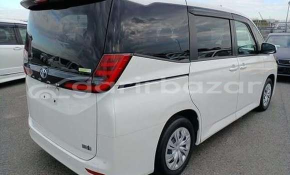 Buy Used 2022 Toyota Noah in Dhaka, Dhaka Buy Used 2022 Toyota Noah in Dhaka, Dhaka