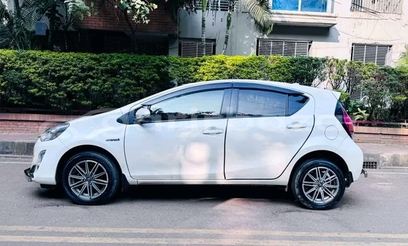 Buy Used Toyota Axio in Bajitpur, Kishorganj Buy Used Toyota Axio in Bajitpur, Kishorganj