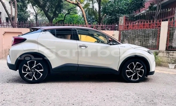 Buy Used Toyota C-hr g led 2 tone 2019 in Dhaka, Dhaka Buy Used Toyota C-hr g led 2 tone 2019 in Dhaka, Dhaka