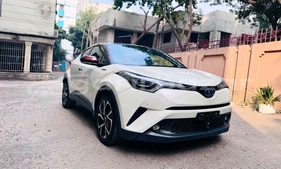 Buy Used Toyota C-hr g led 2 tone 2019 in Dhaka, Dhaka Buy Used Toyota C-hr g led 2 tone 2019 in Dhaka, Dhaka