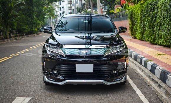 Buy Used 2017 Toyota Harrier in Dhaka, Dhaka Buy Used 2017 Toyota Harrier in Dhaka, Dhaka