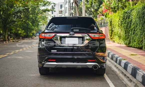 Buy Used 2017 Toyota Harrier in Dhaka, Dhaka Buy Used 2017 Toyota Harrier in Dhaka, Dhaka