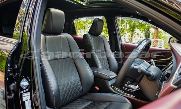 Buy Used 2017 Toyota Harrier in Dhaka, Dhaka Buy Used 2017 Toyota Harrier in Dhaka, Dhaka