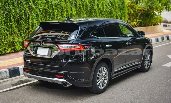 Buy Used 2017 Toyota Harrier in Dhaka, Dhaka Buy Used 2017 Toyota Harrier in Dhaka, Dhaka