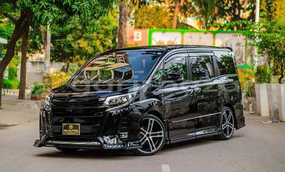 Buy Used 2019 Toyota Noah in Dhaka, Dhaka Buy Used 2019 Toyota Noah in Dhaka, Dhaka