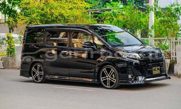 Buy Used 2019 Toyota Noah in Dhaka, Dhaka Buy Used 2019 Toyota Noah in Dhaka, Dhaka