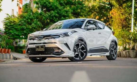 কেনা ব্যবহৃত Toyota C-HR White গাড়ী মধ্যে ঢাকা মধ্যে Dhaka