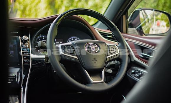 Buy Used 2017 Toyota Harrier in Dhaka, Dhaka Buy Used 2017 Toyota Harrier in Dhaka, Dhaka