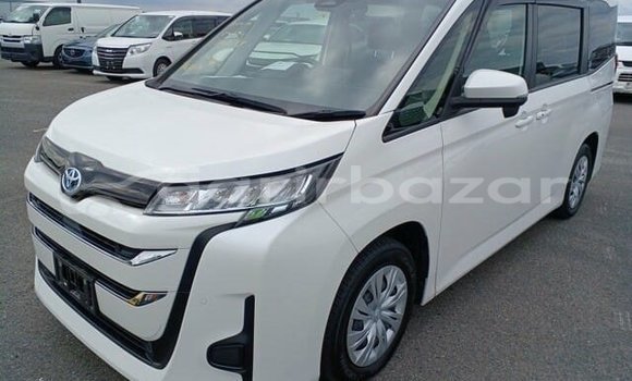 Buy Used 2022 Toyota Noah in Dhaka, Dhaka Buy Used 2022 Toyota Noah in Dhaka, Dhaka