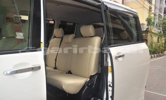 কেনা ব্যবহৃত Toyota Noah White গাড়ী মধ্যে ঢাকা মধ্যে Dhaka কেনা ব্যবহৃত Toyota Noah White গাড়ী মধ্যে ঢাকা মধ্যে Dhaka