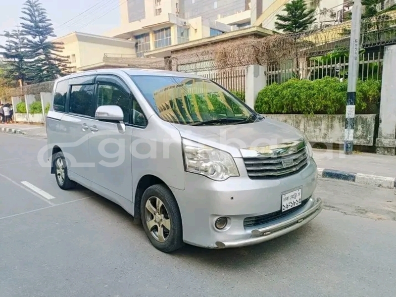 Big with watermark toyota noah hybrid dhaka dhaka 48107