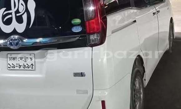 Buy Used 2019 Toyota Esquire in Dhaka, Dhaka Buy Used 2019 Toyota Esquire in Dhaka, Dhaka