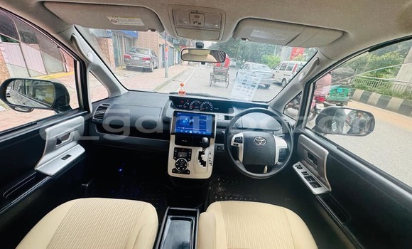 Buy Used 2011 Toyota Noah in Dhaka, Dhaka Buy Used 2011 Toyota Noah in Dhaka, Dhaka