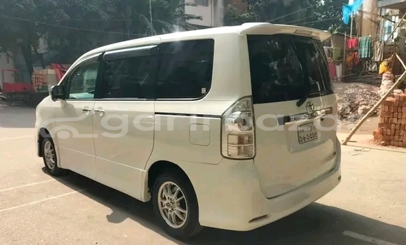 Buy Used Toyota Noah in Bajitpur, Kishorganj Buy Used Toyota Noah in Bajitpur, Kishorganj