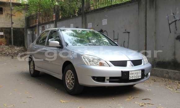 কেনা ব্যবহৃত Mitsubishi Lancer glx Silver গাড়ী মধ্যে ঢাকা মধ্যে Dhaka