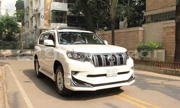 কেনা ব্যবহৃত Toyota land cruiser-prado tx limited Pearl গাড়ী মধ্যে ঢাকা মধ্যে Dhaka