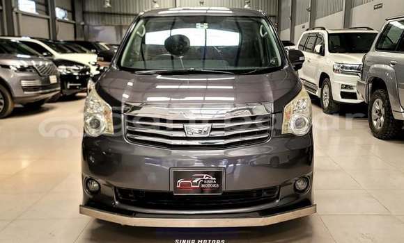 Buy Used 2012 Toyota Noah in Dhaka, Dhaka Buy Used 2012 Toyota Noah in Dhaka, Dhaka