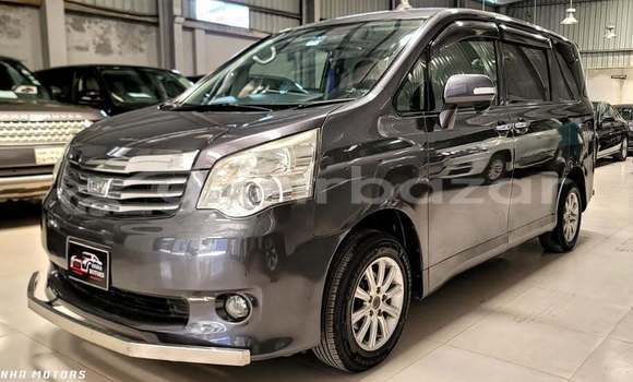 Buy Used 2012 Toyota Noah in Dhaka, Dhaka Buy Used 2012 Toyota Noah in Dhaka, Dhaka